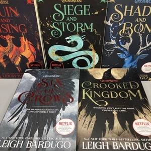 Leigh Bardugo Six of Crows Duology & Grishaverse Trilogy Shadow & Bone - Imagen 1 de 18