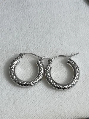 Aros de oro blanco de 10k Foto 1 de 4