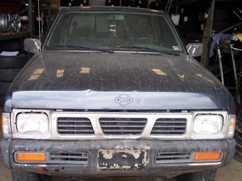 Alternador 6 cilindros para camioneta Nissan 94 10638569 Foto 1 de 4