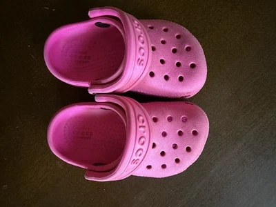 Sapatos Crocs rosa quente infantil tamanho 5 infantil - Imagem 1 de 2