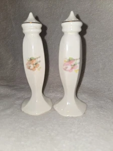 Salero y pimentero de cerámica Homer LAUGHLIN NY de colección altos con adornos dorados  - Imagen 1 de 9