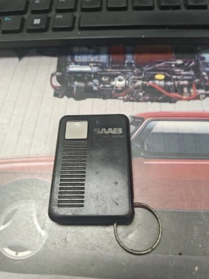 Used OE Saab 900 Factory Alarm Remote 1990 to 1994 - Image 1 of 4
