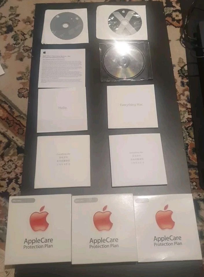 Apple Miscellaneous Lot: Codes Manuals & Discs - Image 1 of 1