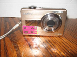 Sanyo Xacti VPC-E760 7.1 MP Digital Camera Battery 4GB - Picture 1 of 4