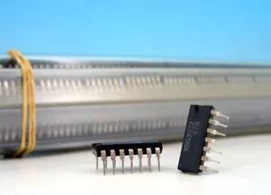10 x vintage K553UD2 / К553УД2 = LM301 amplificatore operazionale singolo sovietico IC - Foto 1 di 1