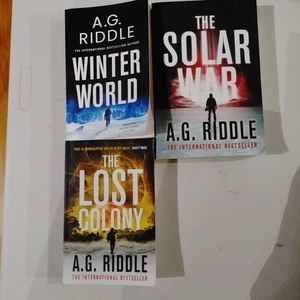 Winter World [The Long Winter Trilogy] , A.G. Riddle 2 tall paperback, 1 trade - Bild 1 von 1