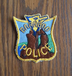 Baraboo Policía de Wisconsin Parche de Tela Bordado Chaqueta Sombrero Sin Usar 3 X 3.5 - Imagen 1 de 3