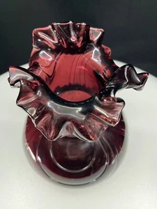 Dunkler Amethyst Fenton 8" hoch Kunstglas Vase geätzte Kontur Ringe Rüschenrand - Bild 1 von 22