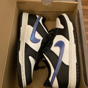 Dunk Low Hyper Royal - Picture 1 of 5