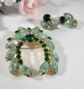 Vintage Brooch Earrings Lot 1940's Horseshoe Green Opaque & Rhinestones Juliana - Picture 1 of 7