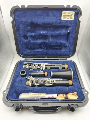 Clarinete de estudiante Selmer 1400B con estuche y etiqueta Foto 1 de 4