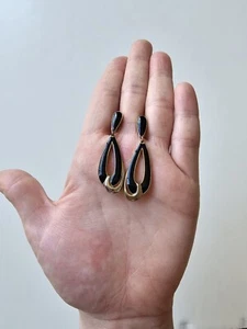 Vintage Trifari Black Enamel Gold Tone Clip-on Earrings Estate Costume Jewelry - Picture 1 of 5