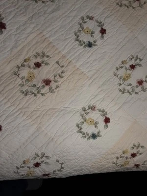 Embroidered Accents Quilt Full/Queen 84" x 86" Cream Hand Quilted - Image 1 of 4
