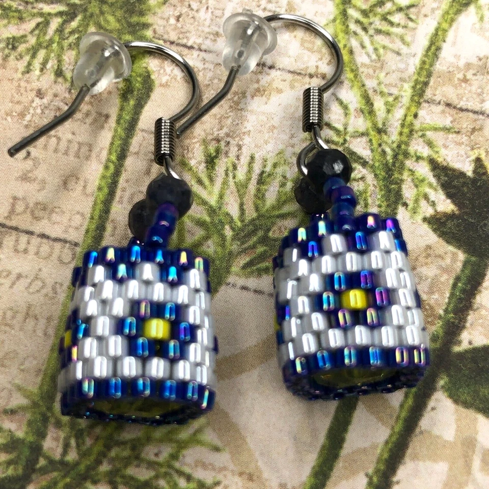 Pendientes Cesta Cuentas Artesanales Pequeña Flor de Alaska Delica Perforados Nuevos Foto 1 de 4