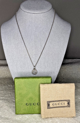 Collana con ciondolo Gucci ad incastro G in argento sterling (20 pollici) [in scatola]