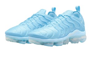 blue white vapormax plus