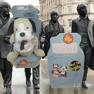 The Beagles(The Beatles) "I Feel Fine" Plush Puppy Dog Drummer "Ringo" w/ Audio - Picture 1 of 3