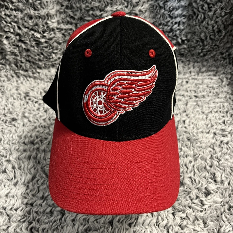 Gorra Detroit Red Wings Adulto Mediana Negra NHL Hockey Logo Zephyr Ajustada Para Hombres Foto 1 de 4