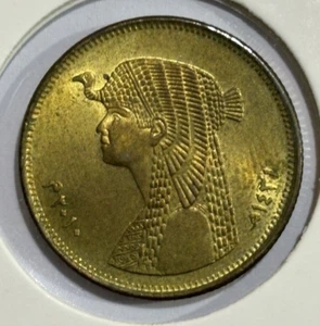 2010 Egypt 50 Qirsh / Piastres Cleopatra Coin - Picture 1 of 3