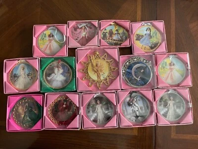 Antigo enfeite de porcelana Barbie ENESCO 1990s sua escolha/desconto de envio - Imagem 1 de 4