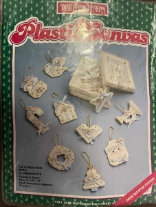 CAJA VICTORIANA con 11 ORNAMENTOS - Kit de punta de aguja de lona de plástico de colección - ¡Sin abrir! - Imagen 1 de 2