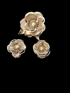 Vintage Gold Tone Metal Flower Brooch And Clip On Earrings Set AB Rhinestone - Picture 1 of 1