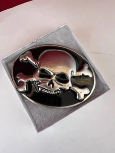 VINTAGE 1980er ~ GÜRTELSCHNALLE ~ SKULL & CROSSBONES ~ SCHWARZ & CHROM ~ GÜRTELÖFFNUNG 4x3" - Bild 1 von 3