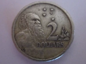 RARE 1988 Australian $2 TWO DOLLAR COIN with the HH And RDM initials Circulated - Picture 1 of 4
