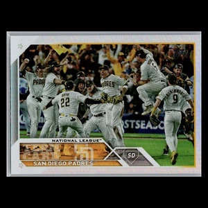 2023 Topps Series 2 - #655 San Diego Padres Rainbow Foil - Team Card - Picture 1 of 2