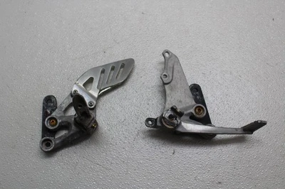 04-09 JUEGO TRASERO IZQUIERDO DERECHO SUZUKI GS500F SOPORTE CLAVIJA CONDUCTOR SOPORTES Foto 1 de 4