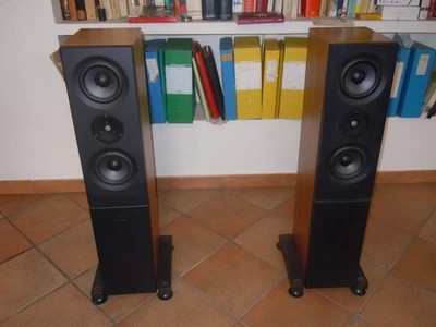 diffusori da pavimento Linn Kaber attivi usati - Immagine 1 di 4