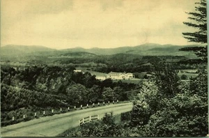 Mount Mansfield and Twist O'Hill Lodge Williston Vermont Postcard - Bild 1 von 2