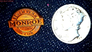 { ESTATE VINTAGE 10K YELLOW GOLD SEVEN YEAR MONROE CLUB PIN - Picture 1 of 2