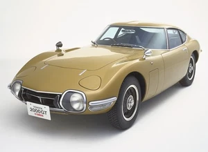 1967 Toyota 2000GT Gold in 1:18 scale by AUTOart - Picture 1 of 1