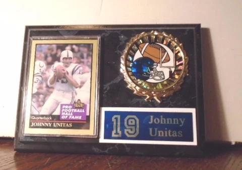 RARE VINTAGE BALTIMORE COLTS JOHNNY UNITAS "PRO FOOTBALL HALL FAME" WOOD PLAQUE Cover