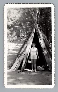1950s Woman Posing in Front of Yosemite Wooden Teepee Photo Kodak Velox - Picture 1 of 2