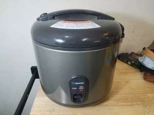 Arrocera automática Zojirushi de 10 tazas y calentador gris: NS-RPC18 **EUC - Imagen 1 de 7