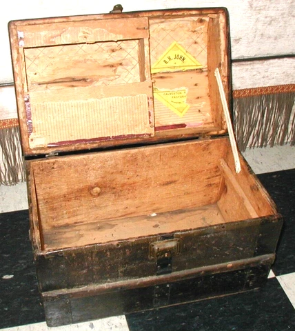 TEXAS ANTIQUE Childs RH JOHN-Galveston SHIP WAGON TRAVEL BOX TRUNK rare find! Cover