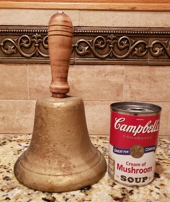 Campana escolar grande antigua "HIERRO FUNDIDO". Mango girado a mano orig. ¡Escucha video "ANTIGUO"! Foto 1 de 4
