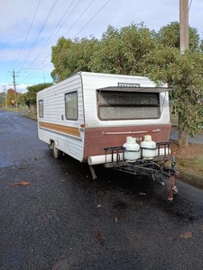 1984 Evernew Deluxe Caravan - Picture 1 of 15