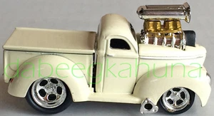 Funline 2001 Muscle Machines-40 Willys Pickup-Die-Cast-Christmas-Chipped Paint - Picture 1 of 7