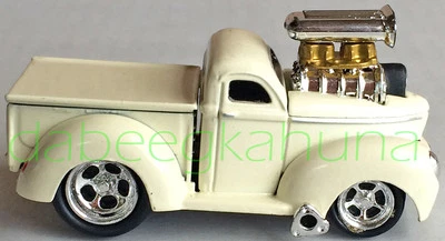 Funline 2001 Muscle Machines-40 Willys Pickup-Die-Cast-Christmas-Chipped Paint - Image 1 of 4