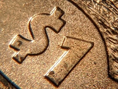 Double Die 2009-P Die Break US Mint Error Sacagawea Dollar Extremely RARE - Image 1 of 4