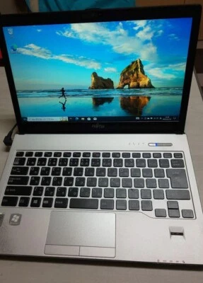 Fujitsu LIFEBOOK S935K Intel Core i5-5300U 2.30GHz SSD 256GB RAM 4GB - Image 1 of 4