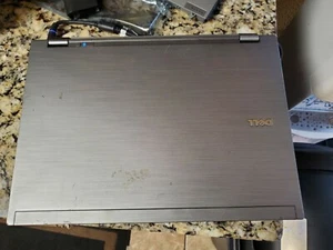 Dell Latitude E6410 Laptop Dual Core 2.40GHz Intel Core i5-520M 2GB RAM No HDD - Picture 1 of 5