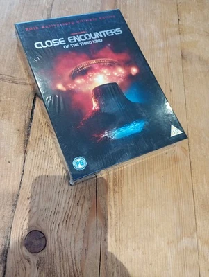 Close Encounters of the Third Kind - 30th Anniversary edition - 3x DVD set NEW! - Image 1 of 2
