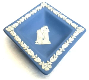 5 3/4 ” Wedgewood  Blue Jasperware Trinket Dish - Picture 1 of 3