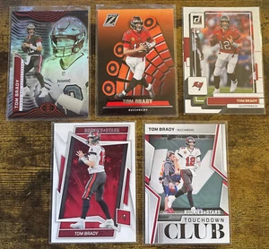 ¡Lote de tarjetas de fútbol americano Panini Tom Brady 2022 (5)! - Imagen 1 de 2