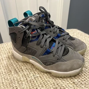 Nike Boy Air Jordan Jumpman Two DQ8431-005 Gray Basketball Shoes Sneakers Sz 4.5 - Picture 1 of 9