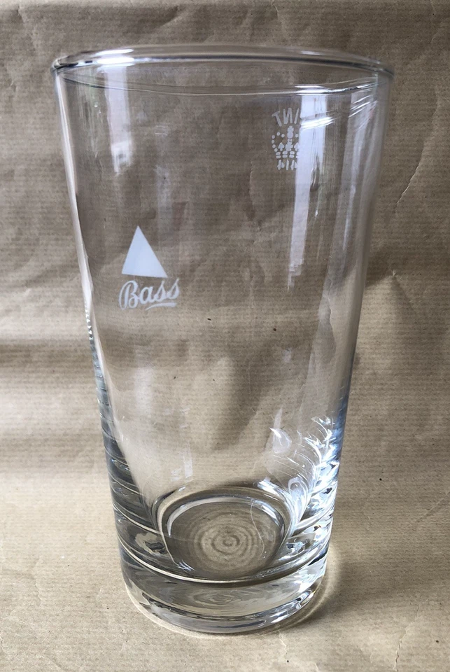 Bass pint glass etched logo beer home bar man cave breweriana - Image 1 of 2
